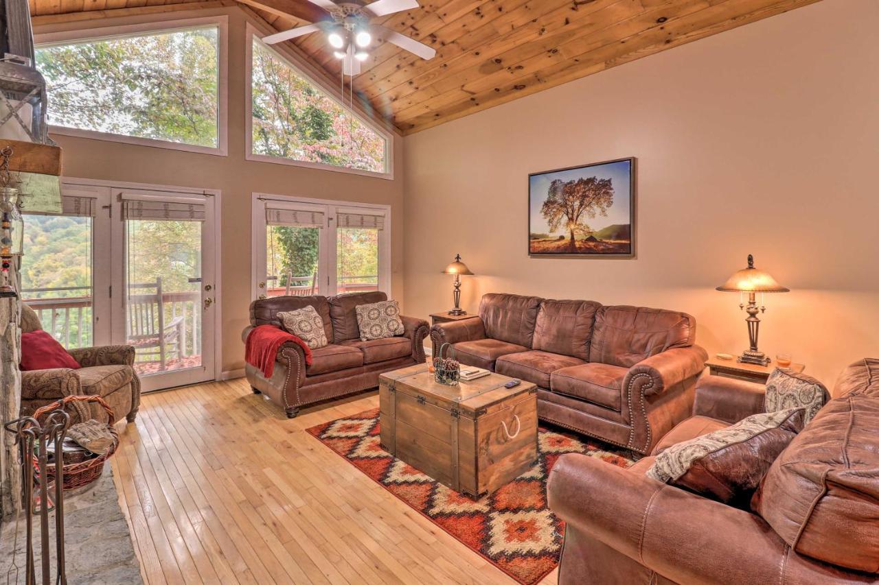 Rustic Red Cabin With Deck In Maggie Valley Club! Vila Exterior foto