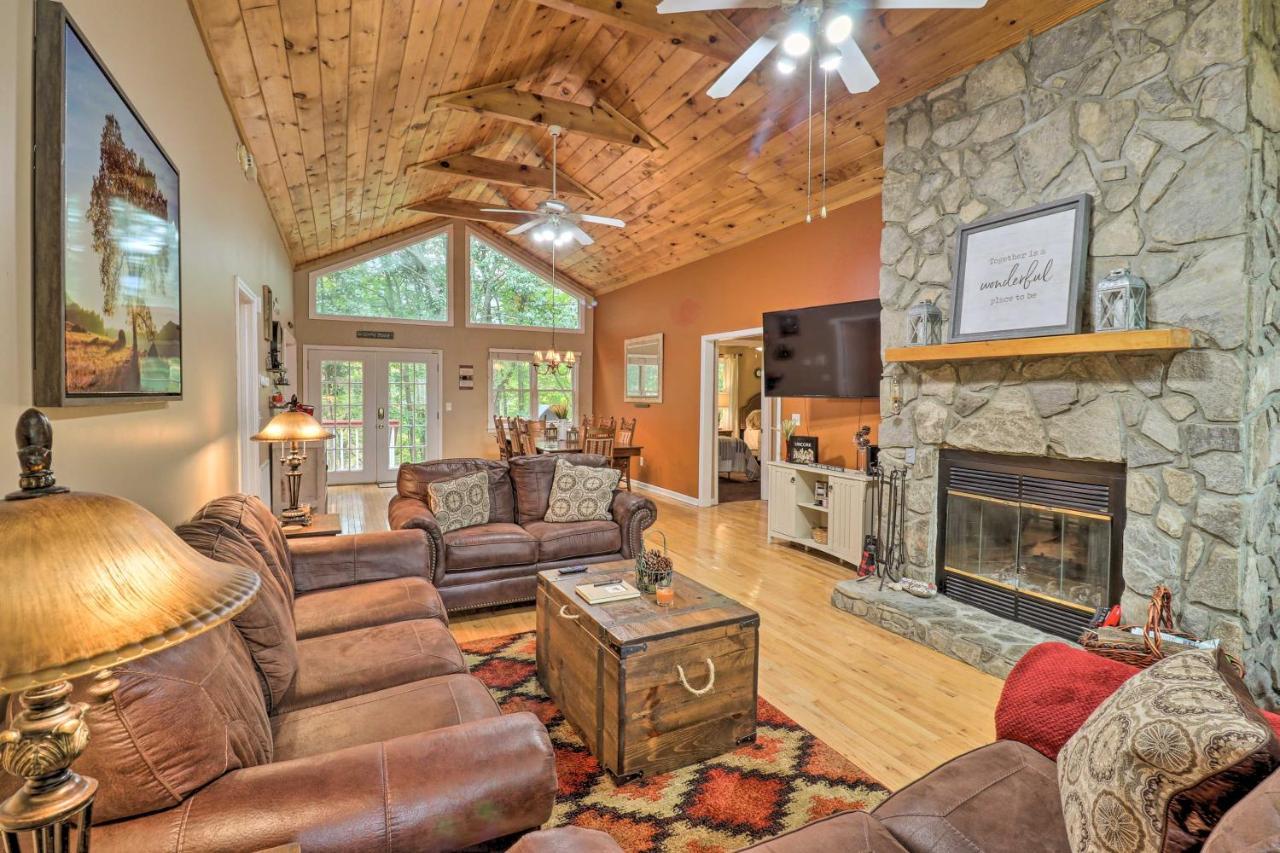 Rustic Red Cabin With Deck In Maggie Valley Club! Vila Exterior foto