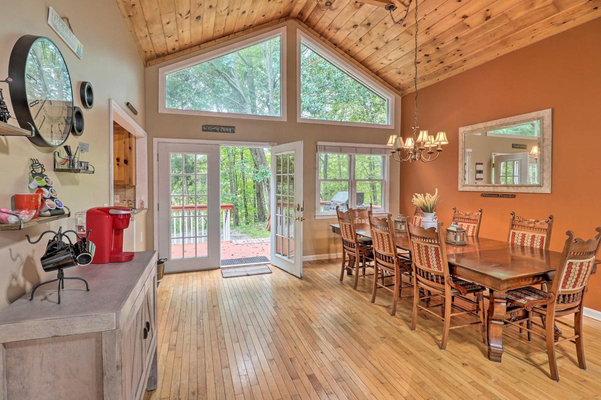 Rustic Red Cabin With Deck In Maggie Valley Club! Vila Exterior foto