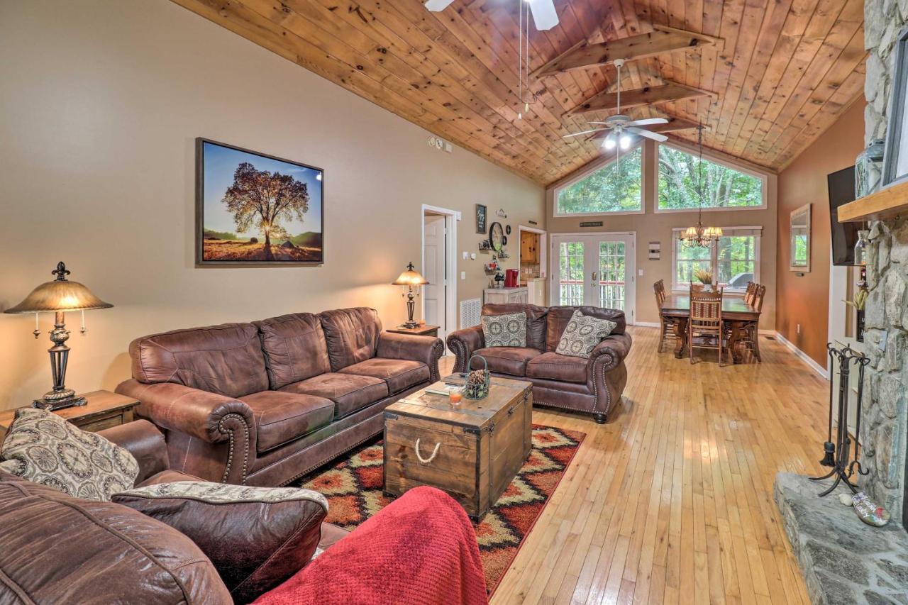 Rustic Red Cabin With Deck In Maggie Valley Club! Vila Exterior foto