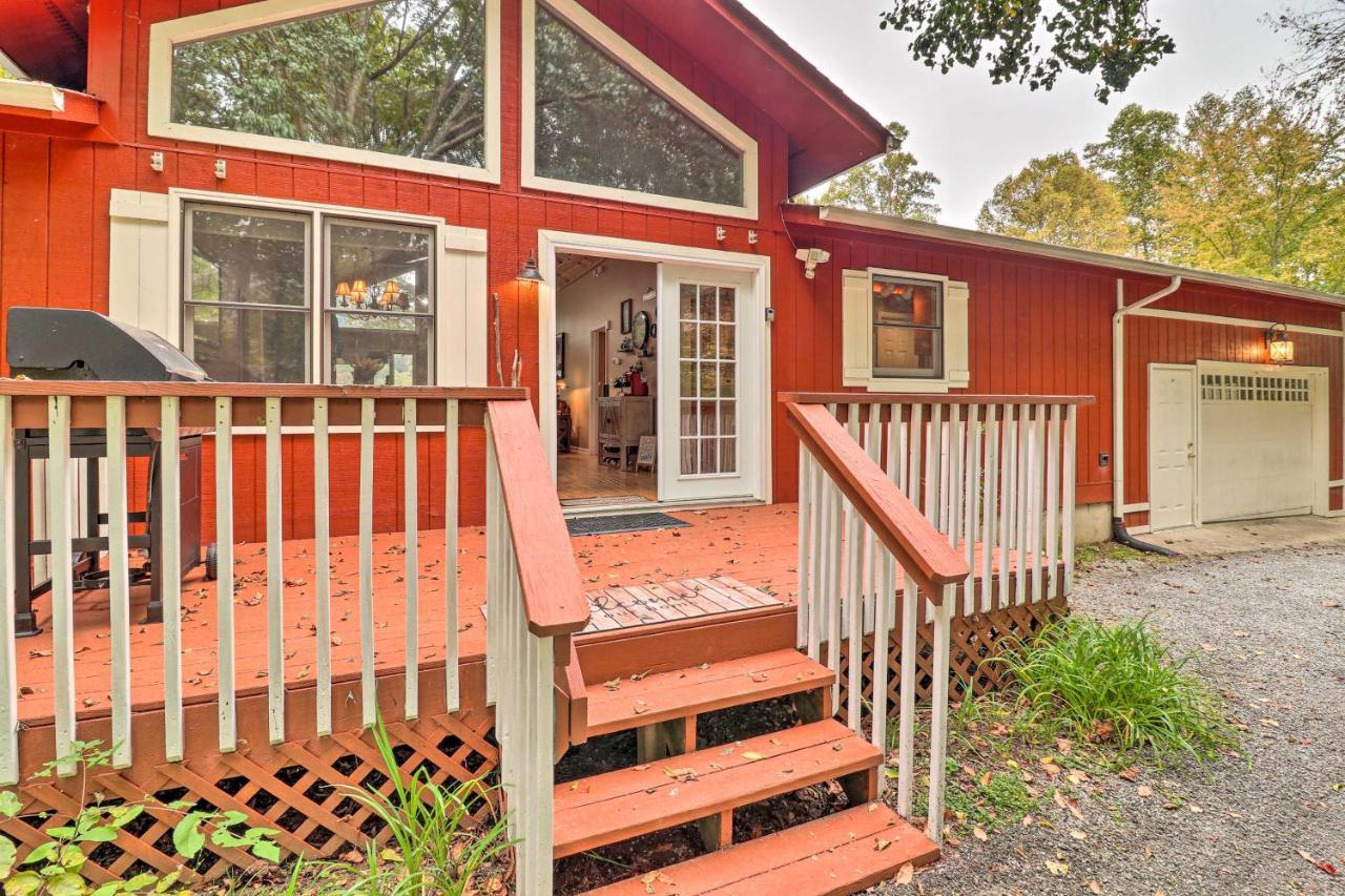 Rustic Red Cabin With Deck In Maggie Valley Club! Vila Exterior foto