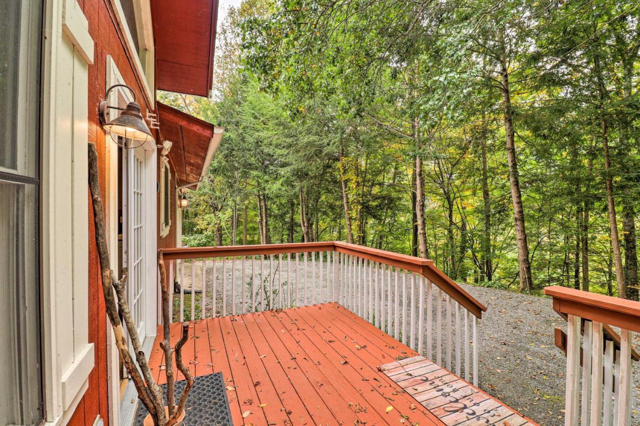 Rustic Red Cabin With Deck In Maggie Valley Club! Vila Exterior foto